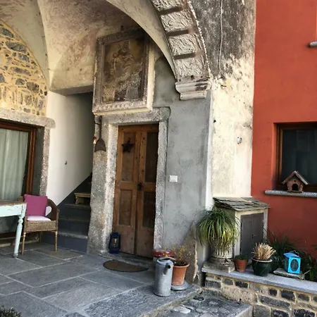 Cá Del Mecolo Di * Castiglione dʼIntelvi